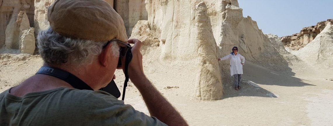 Des touristes se prennent en photo en Iran