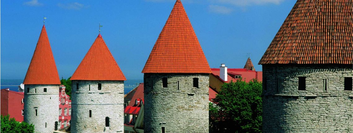 Les tour du château à Tallinn en Estonie aux Pays Baltes