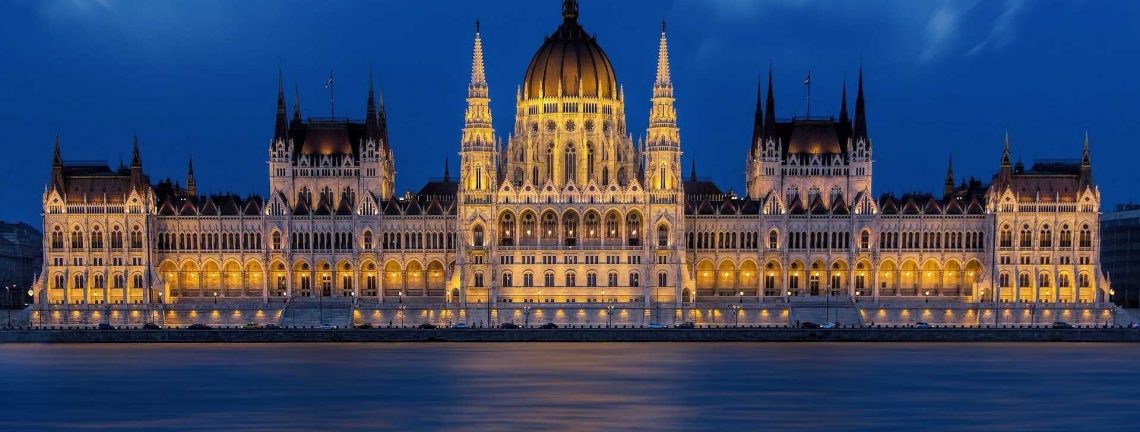 Le Parlement de Budapest, le soir