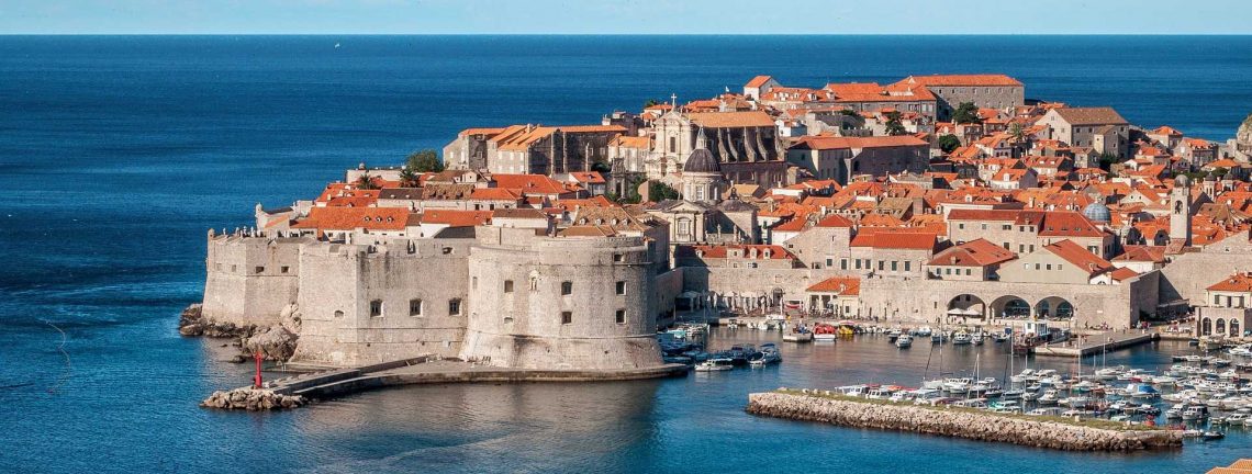 Vue sur la ville de Dubrovnik et la côte dalmate en Croatie