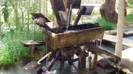 roue à eau en bois