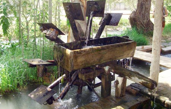 roue à eau en bois