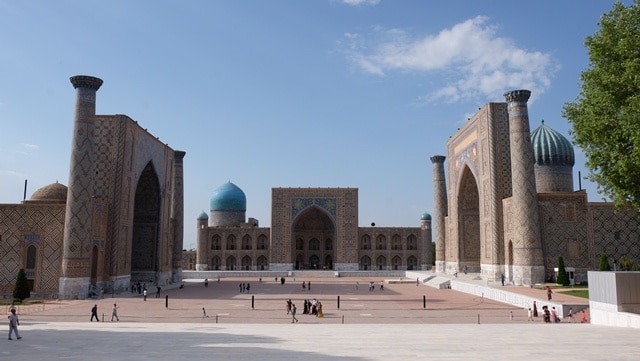 Mosquée blanche en Asie Centrale, la Route de la Soie, patrimoine religieux, architectural et culturel