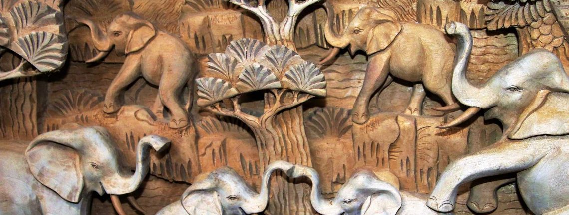 Détail, sculpture en bois, décoration, éléphants