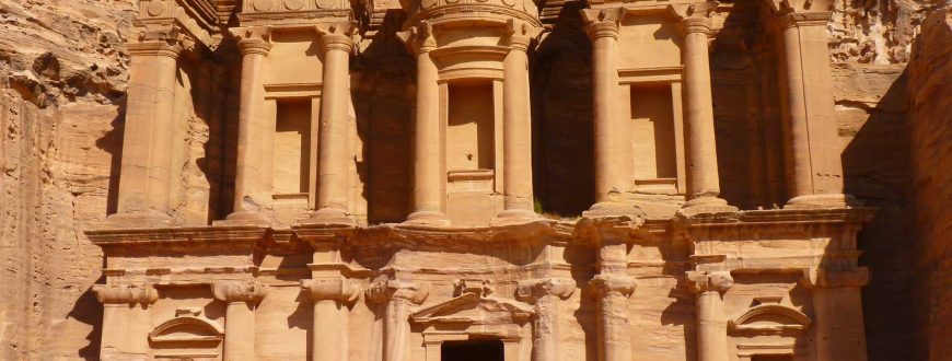 Vue sur Petra en Jordanie patrimoine culturel UNESCO