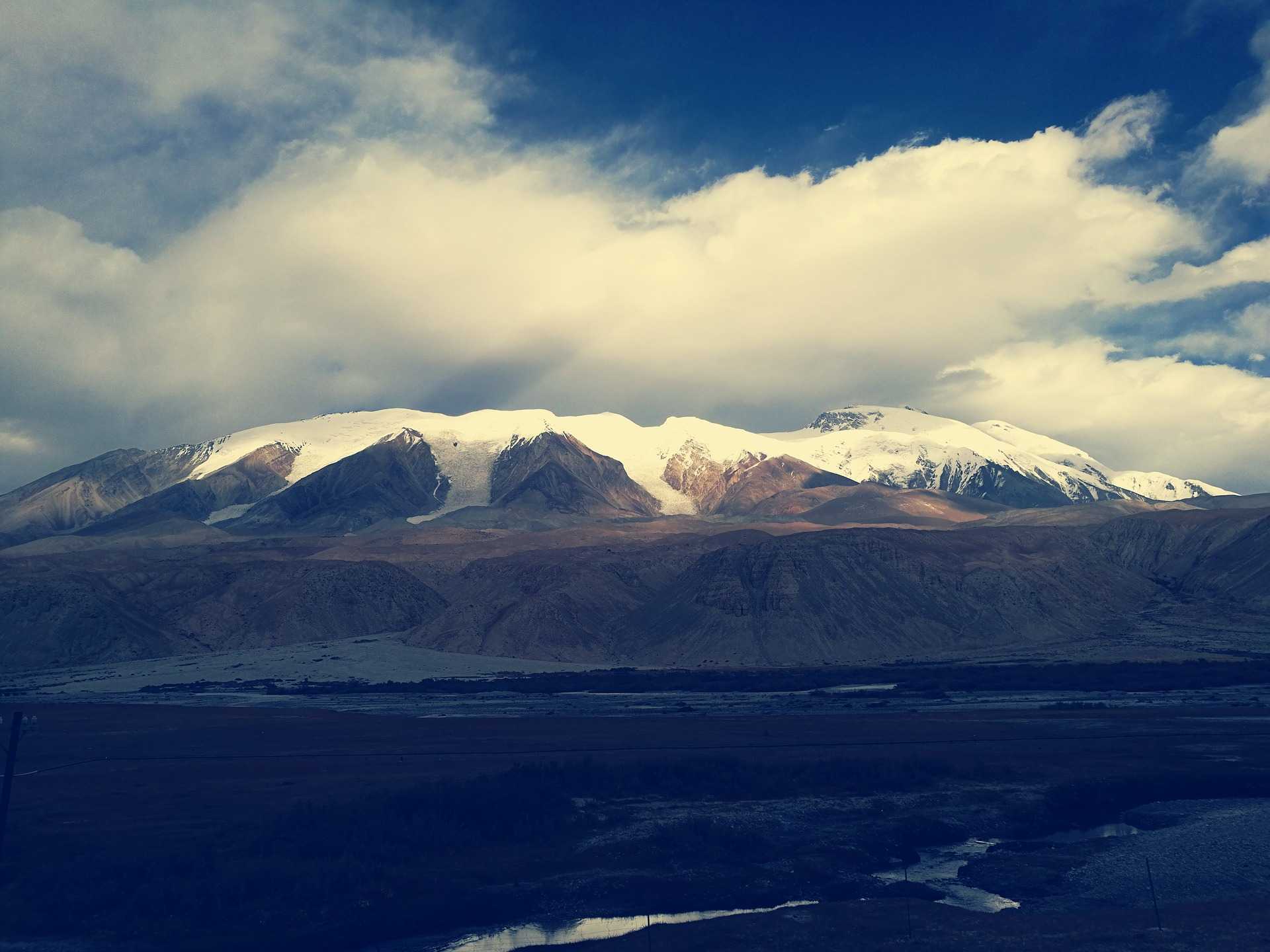 Памир 2. Горы в памире в снегу. Снежные горы Памира. Памир горы. Горы Памира фото.